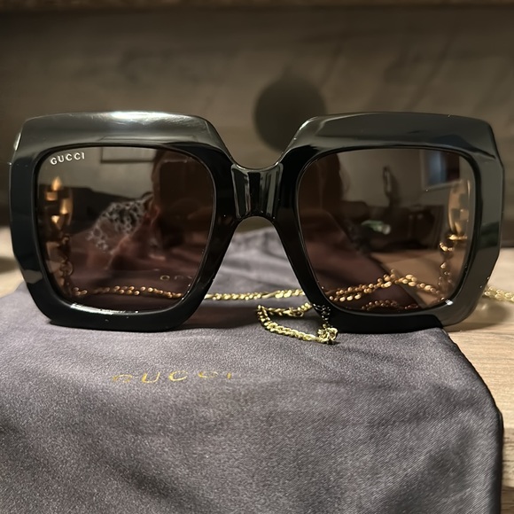 Like New Gucci Sunglasses GG1022S - Picture 6 of 9